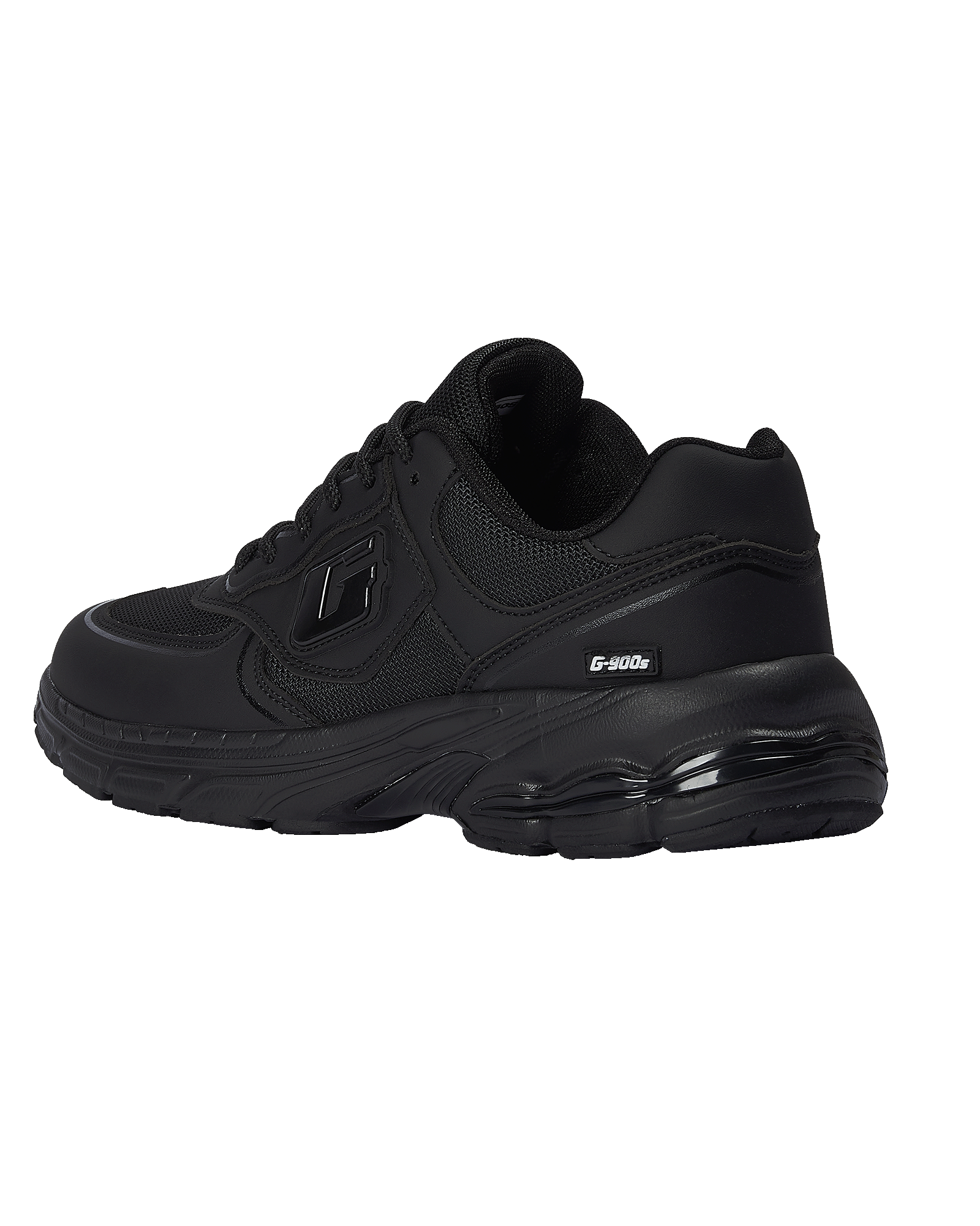 ALL BLACK TRAINERS FROM A SIDE VIEW